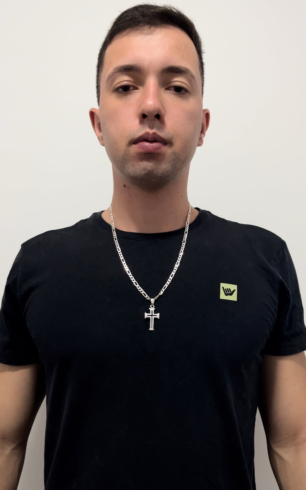 CORRENTE 3x1 5MM x 60CM COM PINGENTE DE CRUZ;