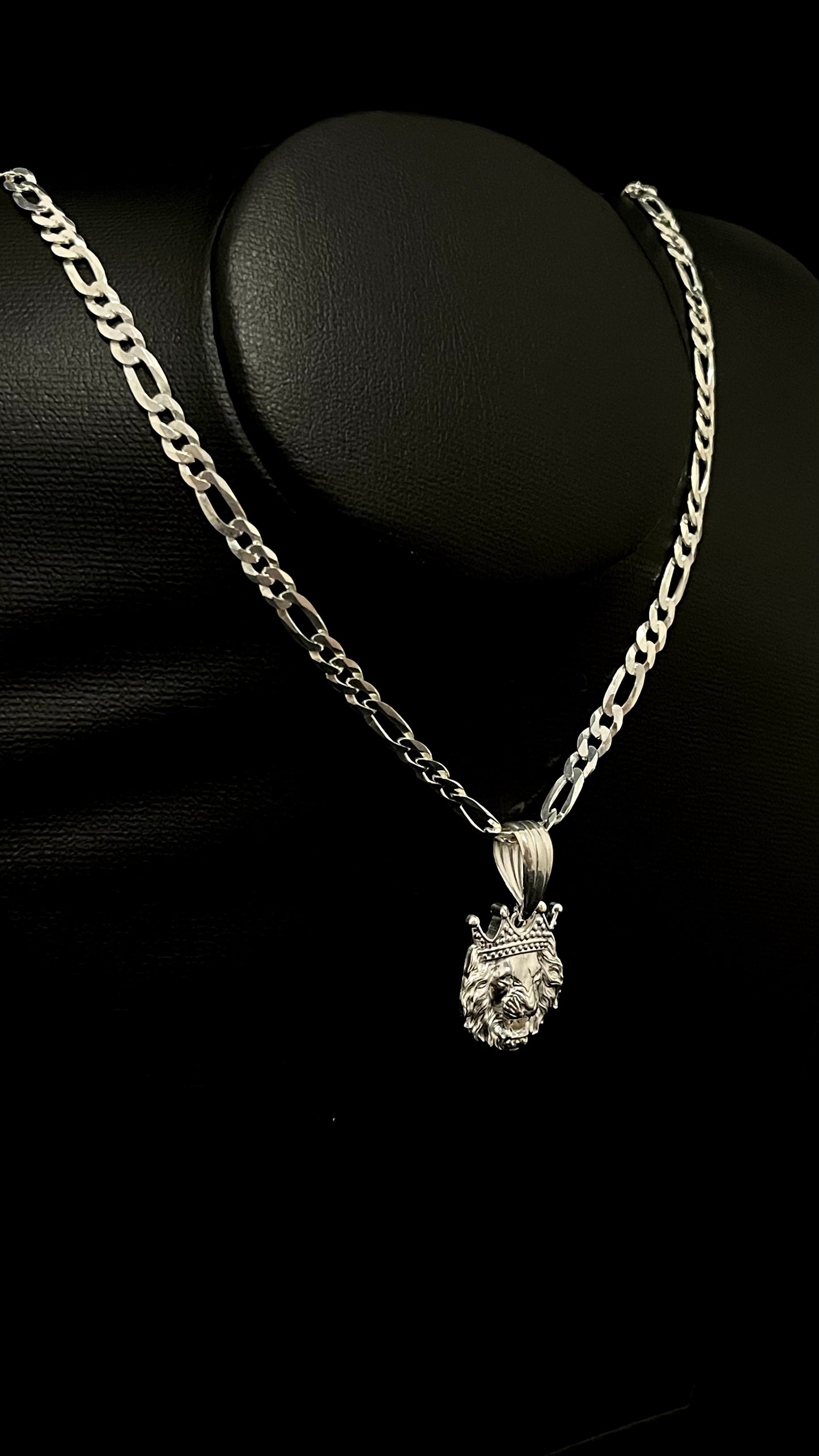 CORRENTE 3x1 4MM x 70CM COM PINGENTE DE LEÃO;