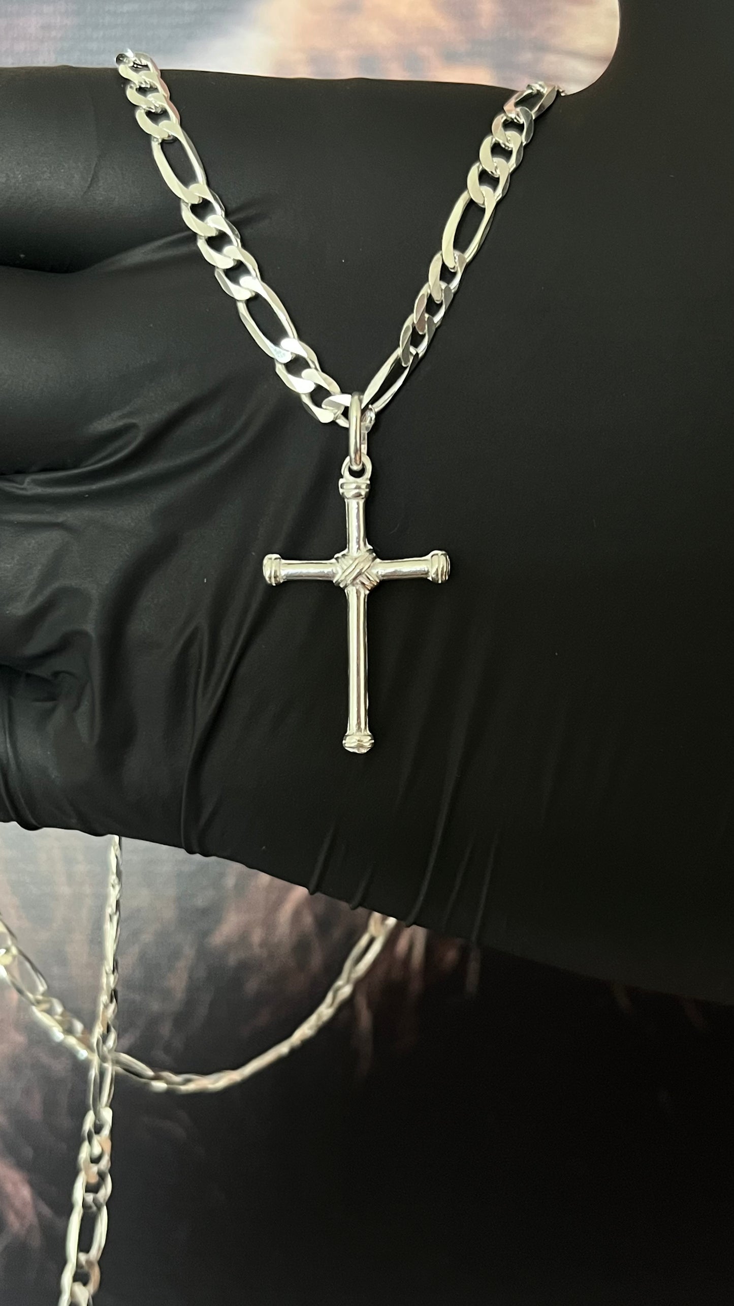 CORRENTE 3x1 4MM x 70CM COM PINGENTE CRUZ