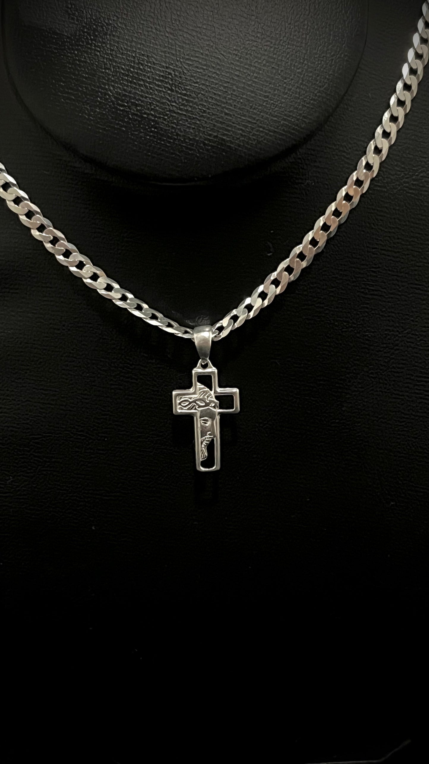 CORRENTE GRUMET 5MM x 60CM COM PINGENTE DE CRISTO