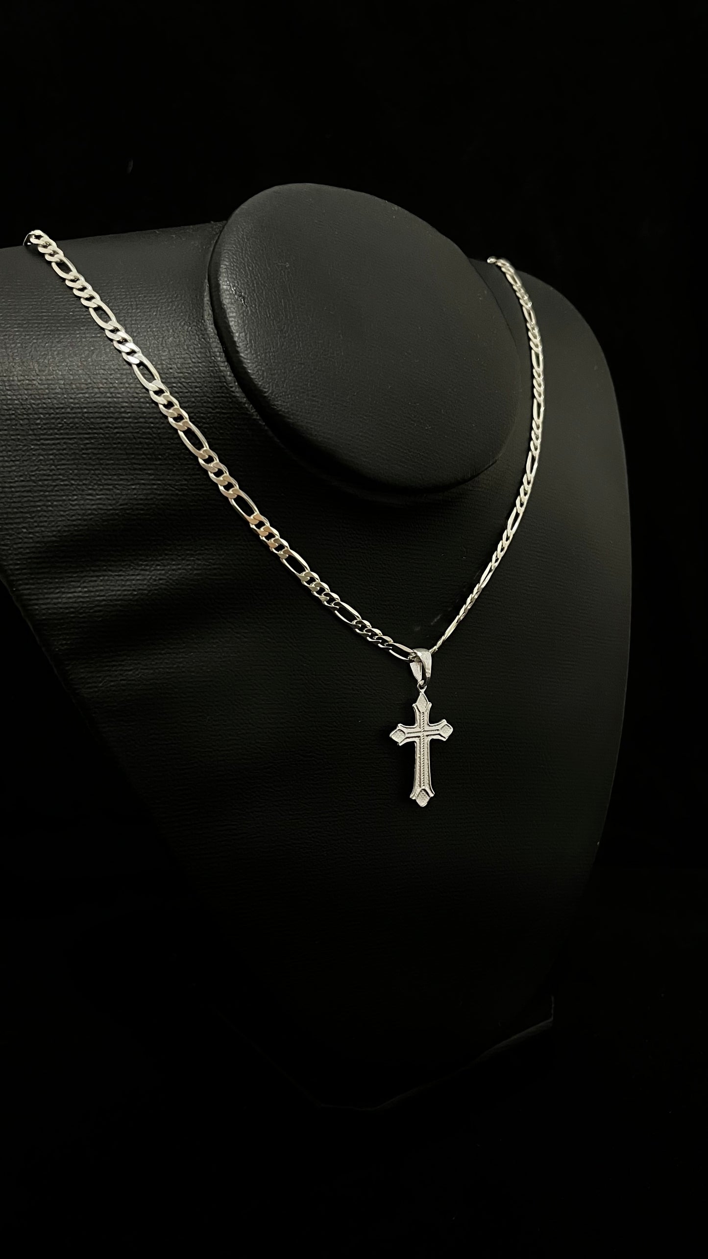 CORRENTE 3x1 4MM x 70CM COM PINGENTE DE CRUZ MEDIEVAL;