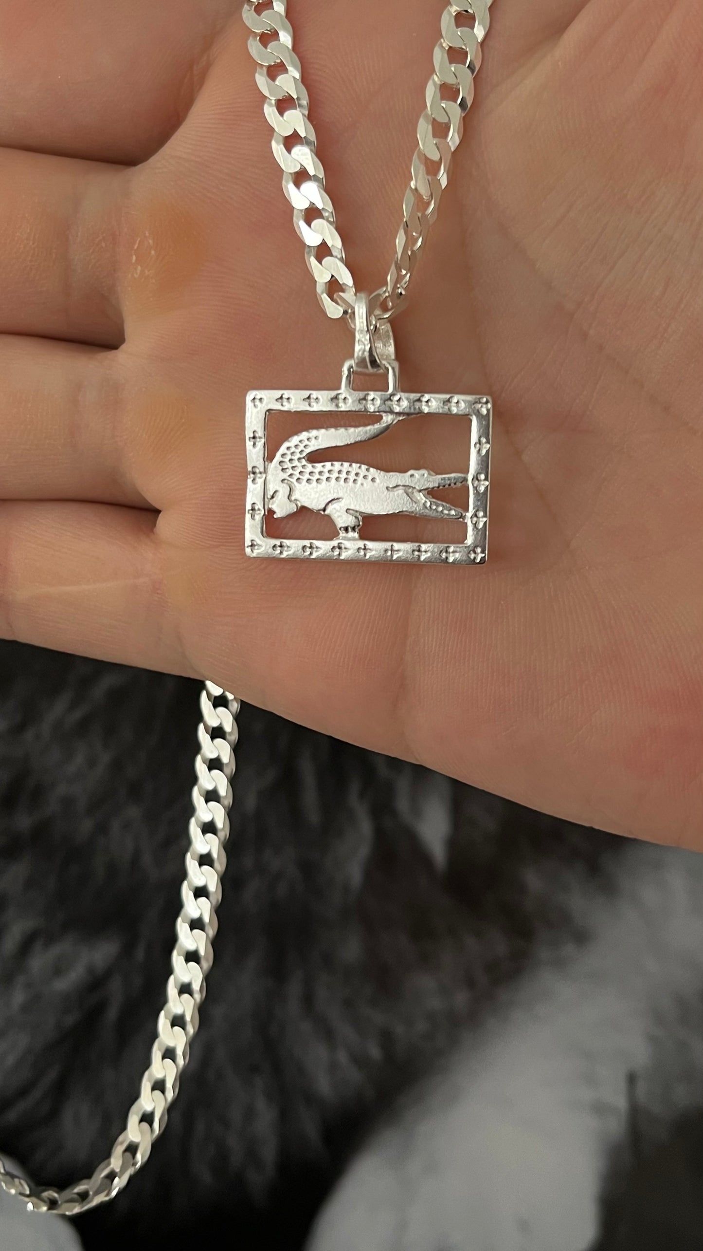 CORRENTE GRUMET 5MM x 60CM + PINGENTE LACOSTE