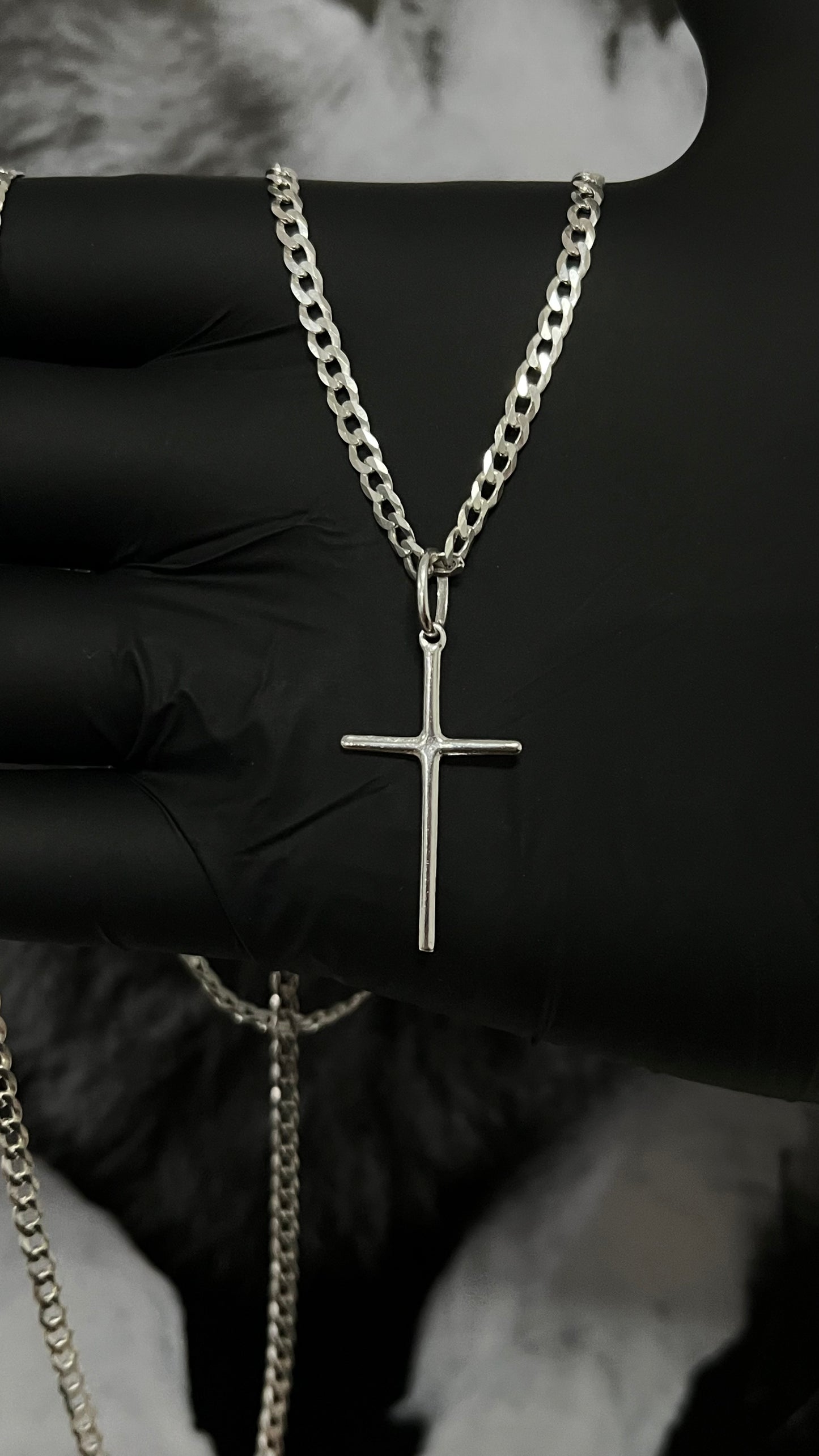 CORRENTE GRUMET 3MM x 70CM + PINGENTE DE CRUCIFIXO PALITO;