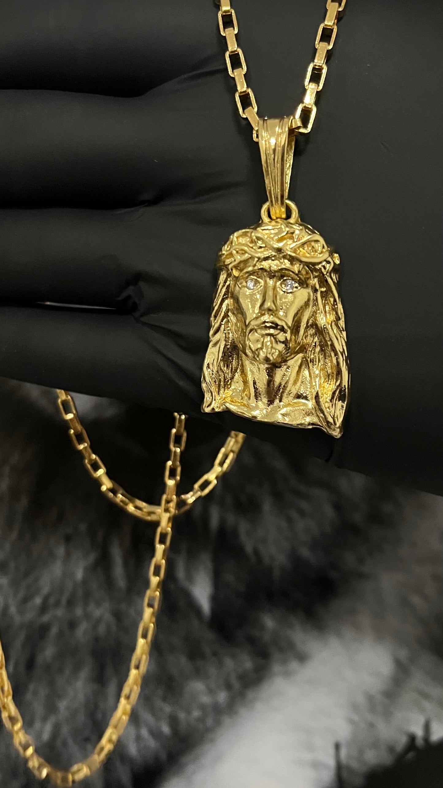 CORRENTE TIJOLINHO 70CM X 3MM COM PINGENTE CRISTO M