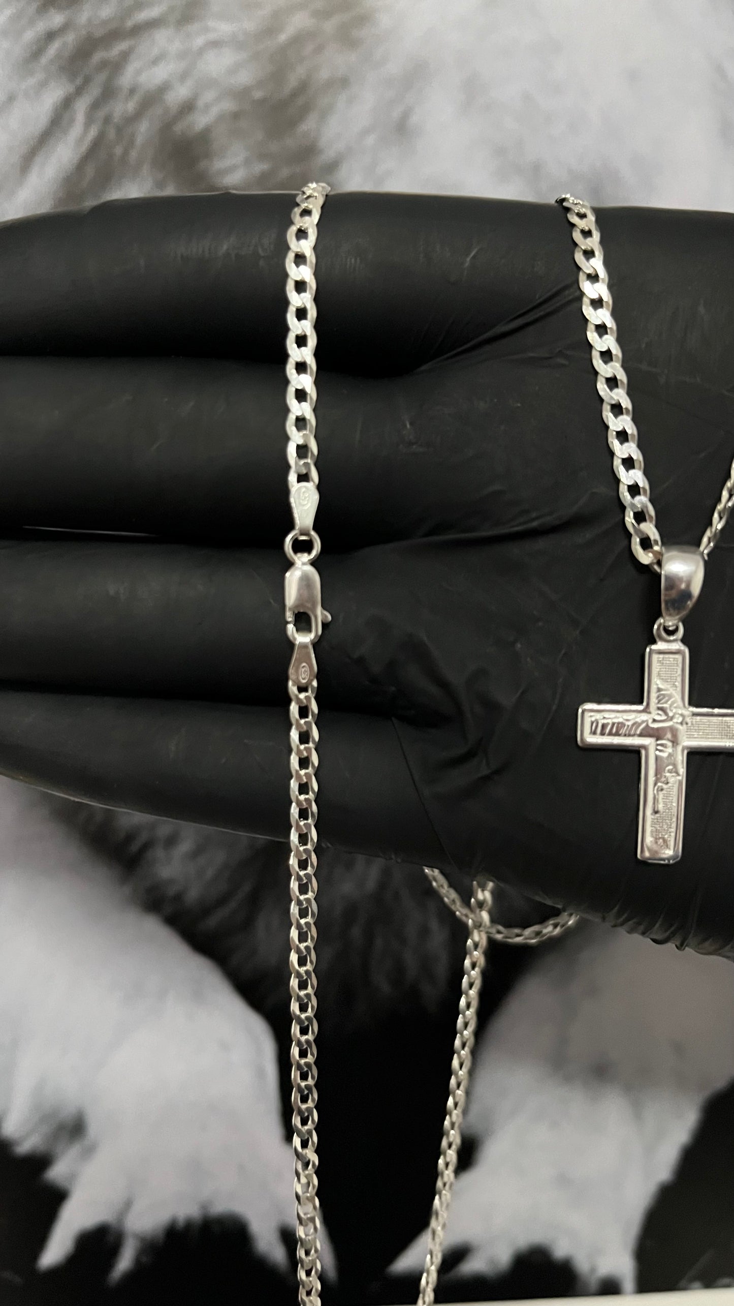 CORRENTE GRUMET 3MM x 70CM + PINGENTE DE CRUCIFIXO;