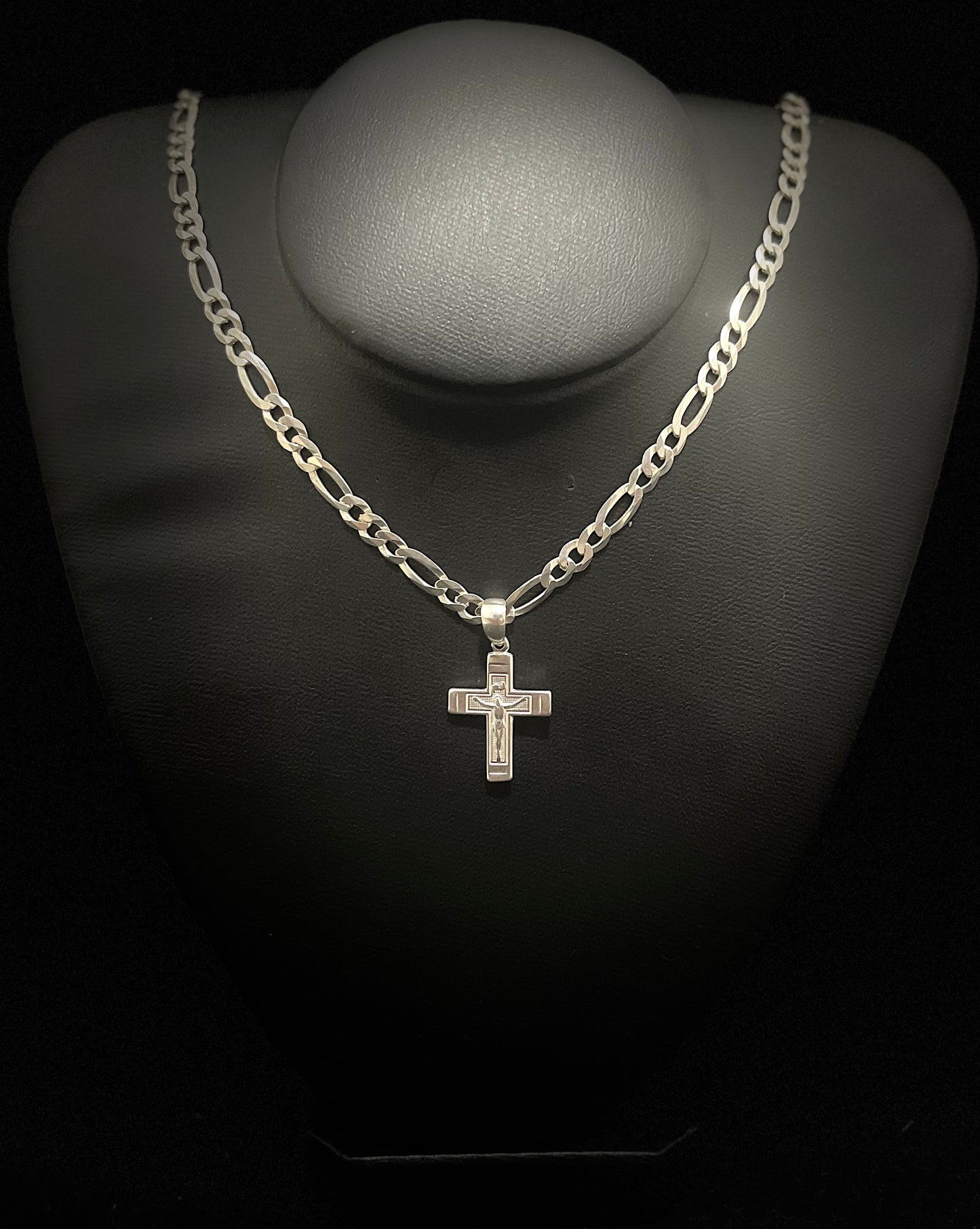 CORRENTE 3x1 70CM X 6MM + PINGENTE CRUCIFIXO