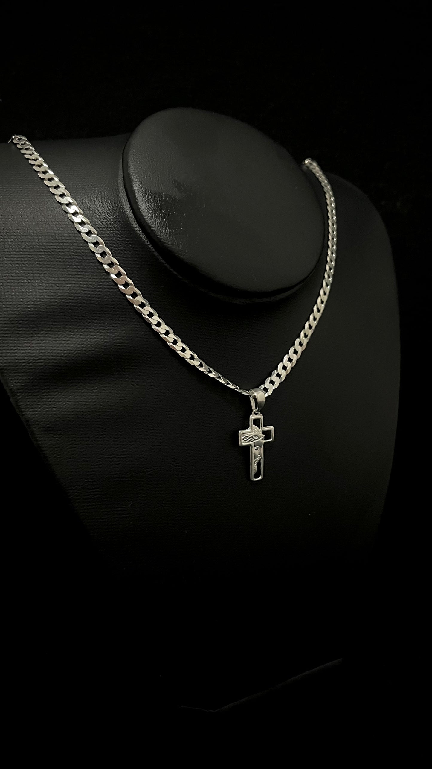 CORRENTE GRUMET 5MM x 60CM COM PINGENTE DE CRISTO