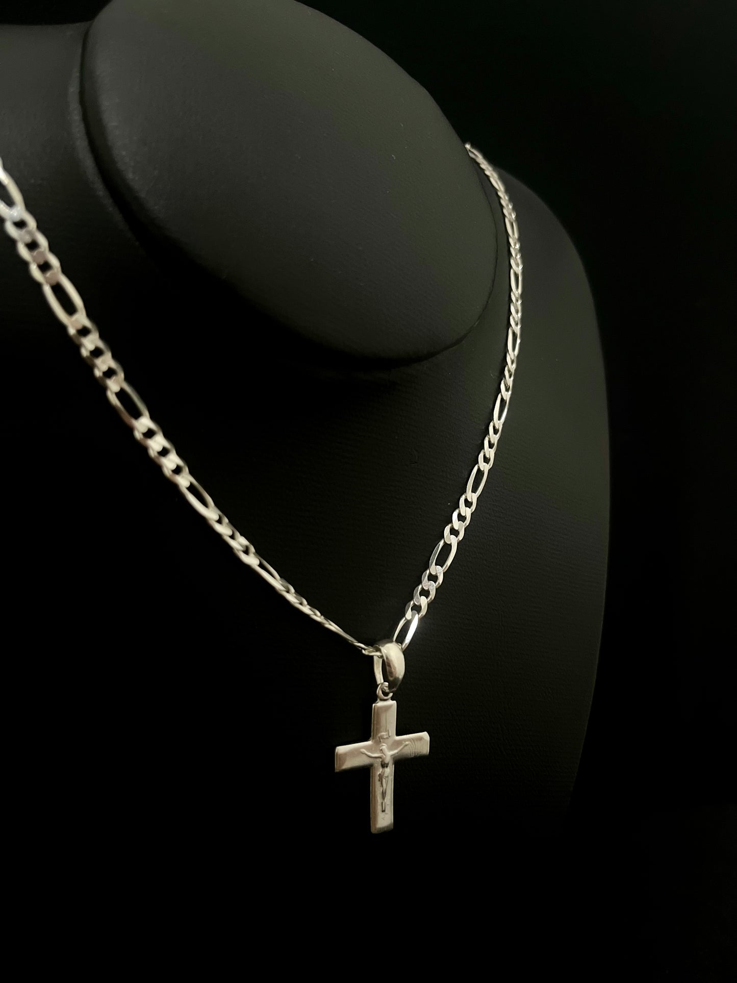 CORRENTE 3x1 x 4MM x 70CM COM PINGENTE DE CRUCIFIXO