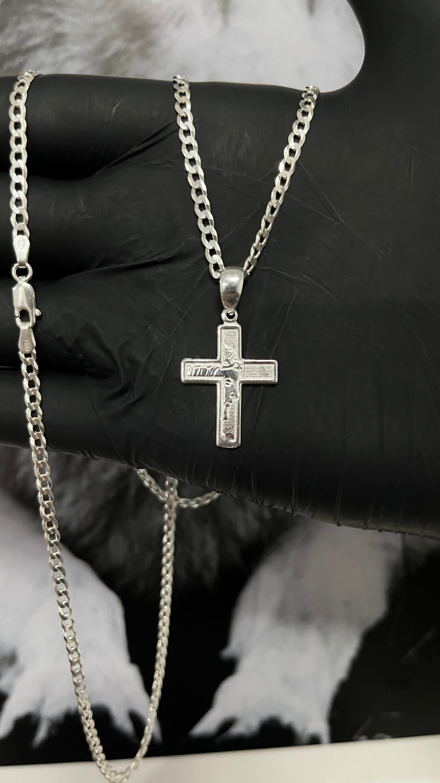 CORRENTE GRUMET 3MM x 70CM + PINGENTE DE CRUCIFIXO;