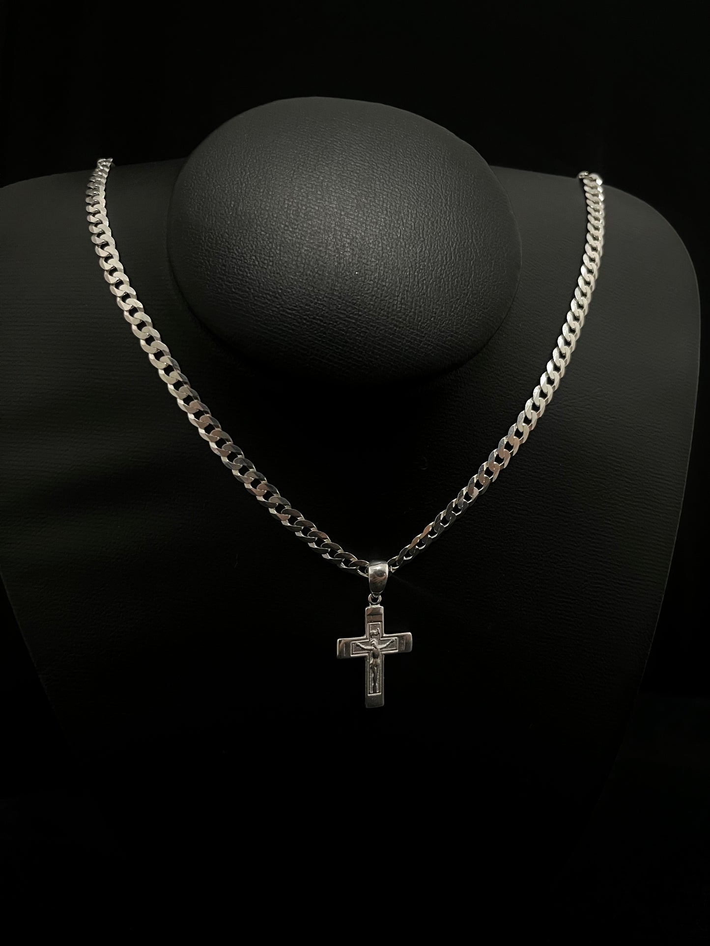 CORRENTE GRUMET 5MM x 60CM COM PINGENTE DE CRUCIFIXO