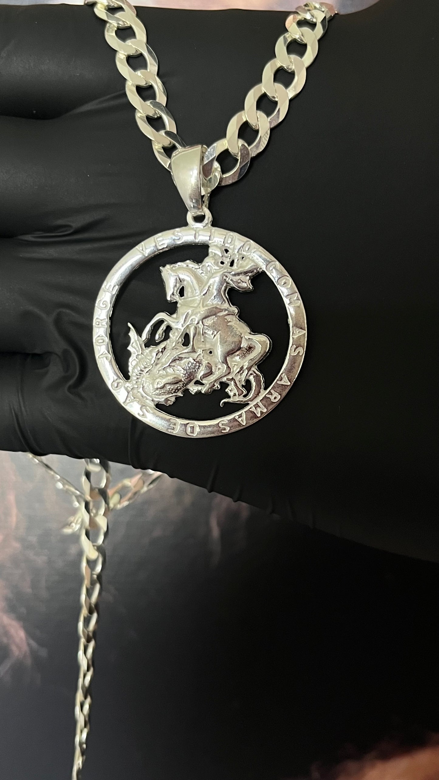 CORRENTE GRUMET 7MM X 70CM COM PINGENTE SÃO JORGE