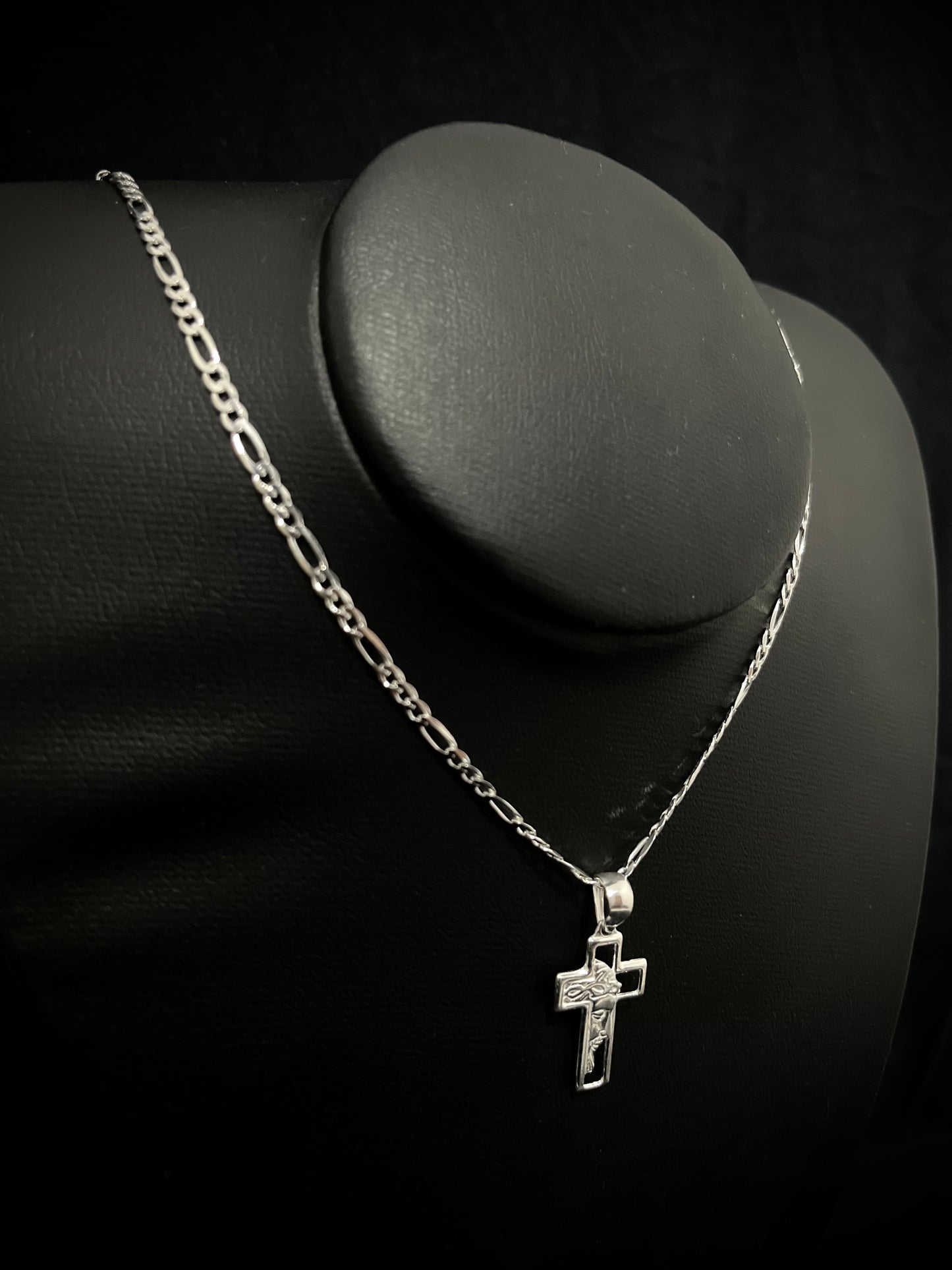 CORRENTE 3x1 70CM x 3MM COM CRUCIFIXO VAZADO DE CRISTO