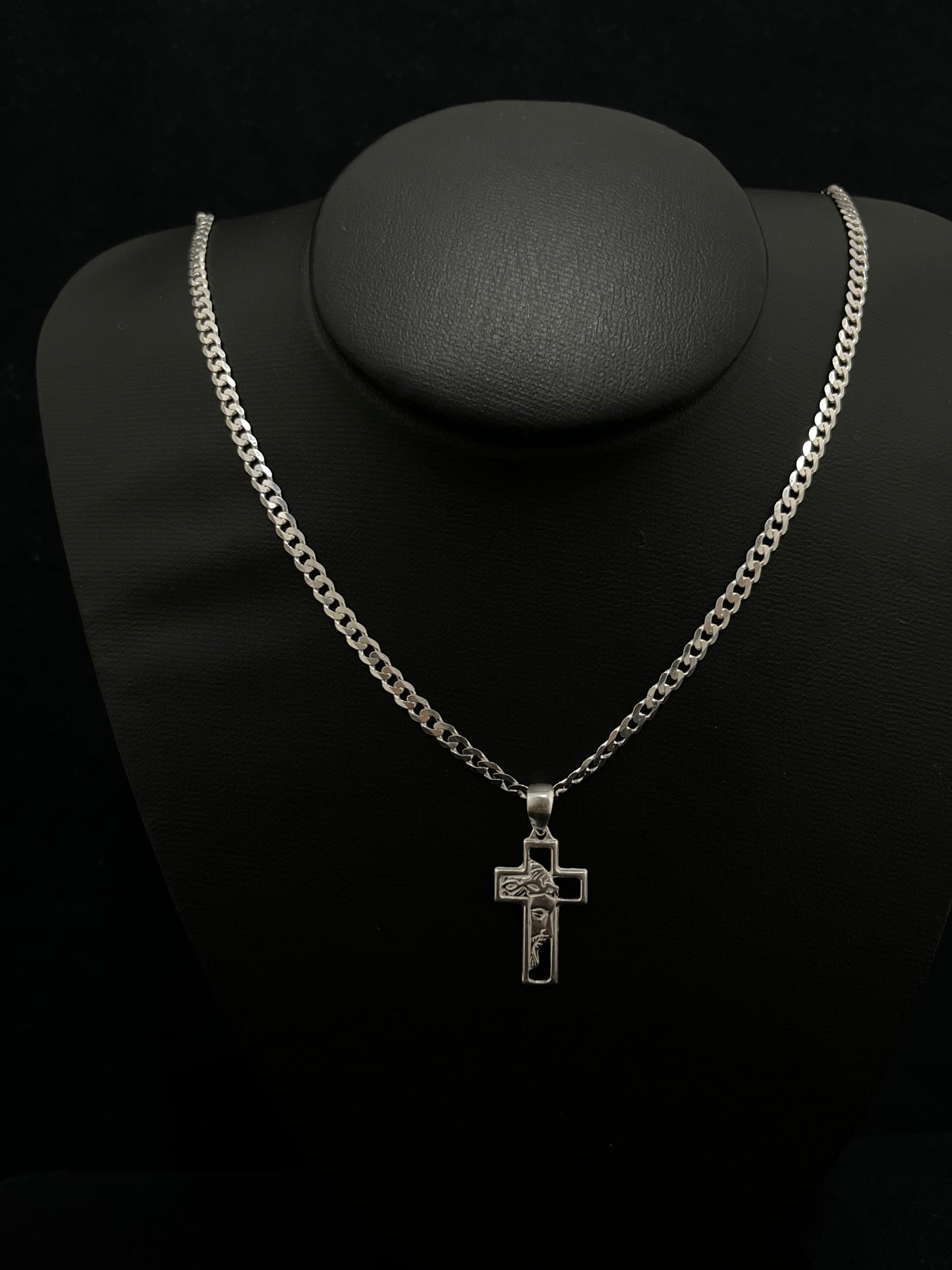 CORRENTE GRUMET 4MM x 70CM COM PINGENTE DE CRUCIFIXO VAZADO