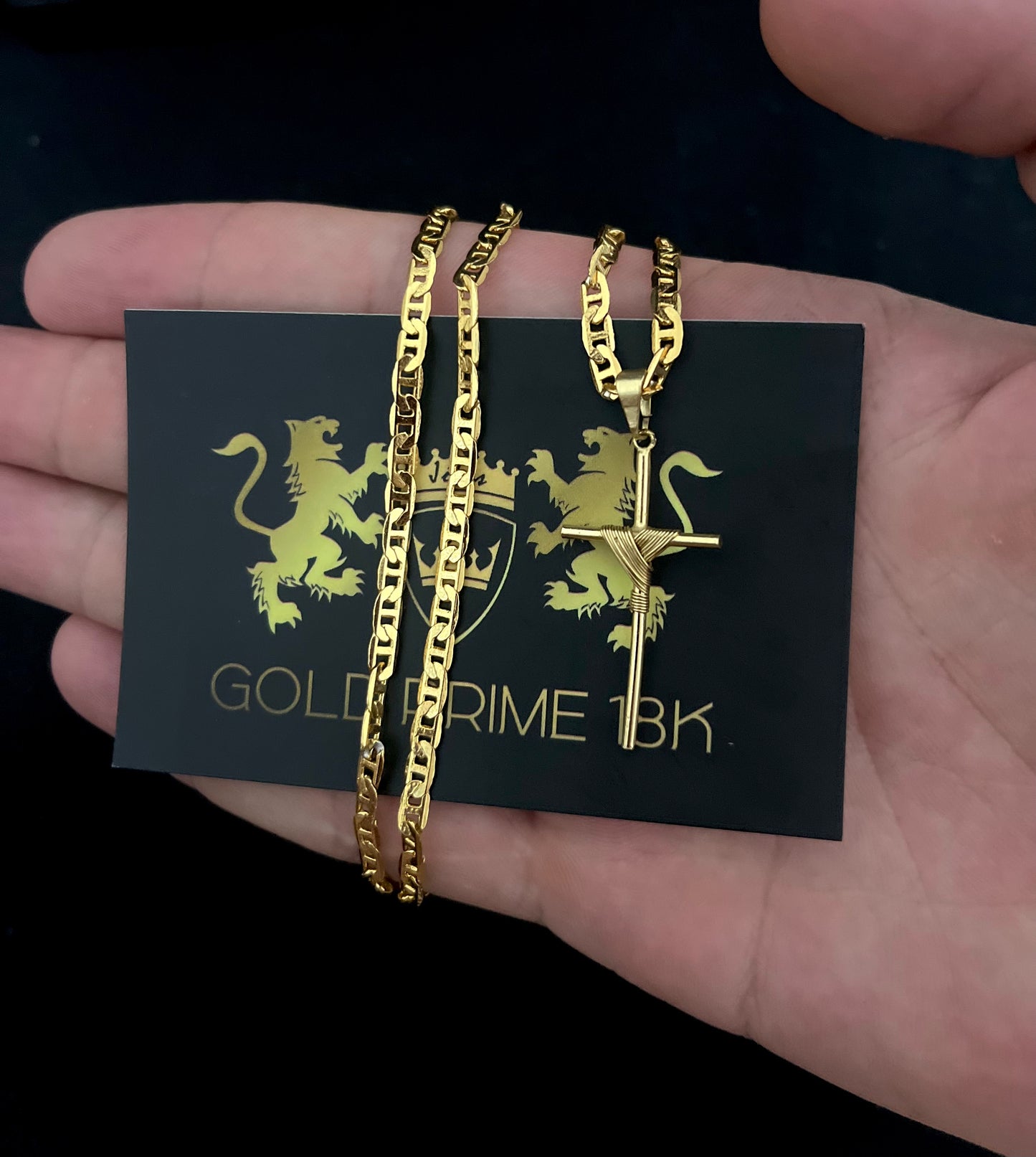 CORRENTE PIASTRINE 70CM X 3MM COM PINGENTE DE CRUCIFIXO PALITO