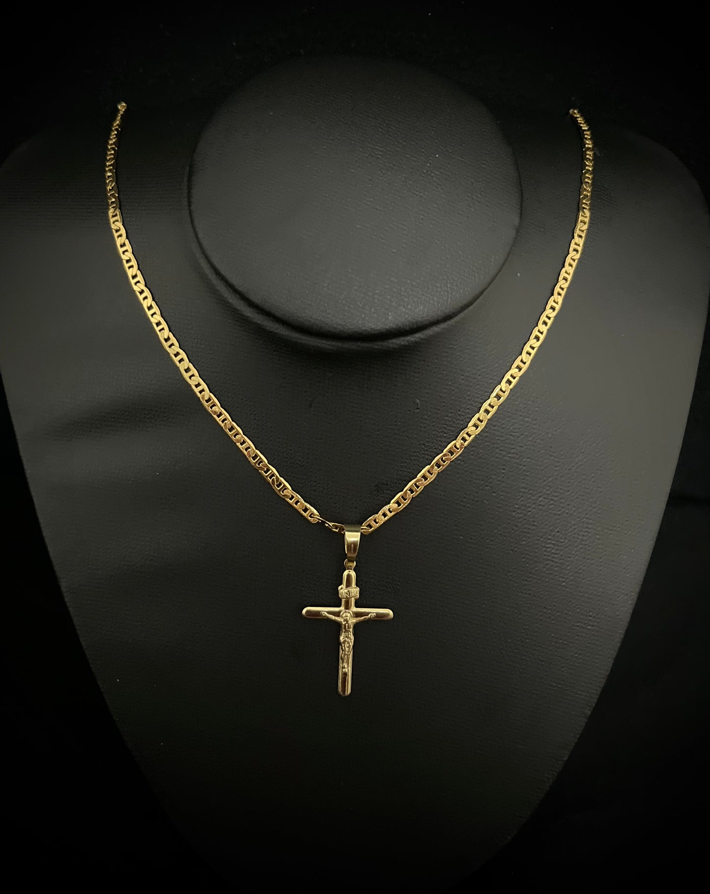 CORRENTE PIASTRINE 60CM X 3MM COM PINGENTE DE CRUCIFIXO