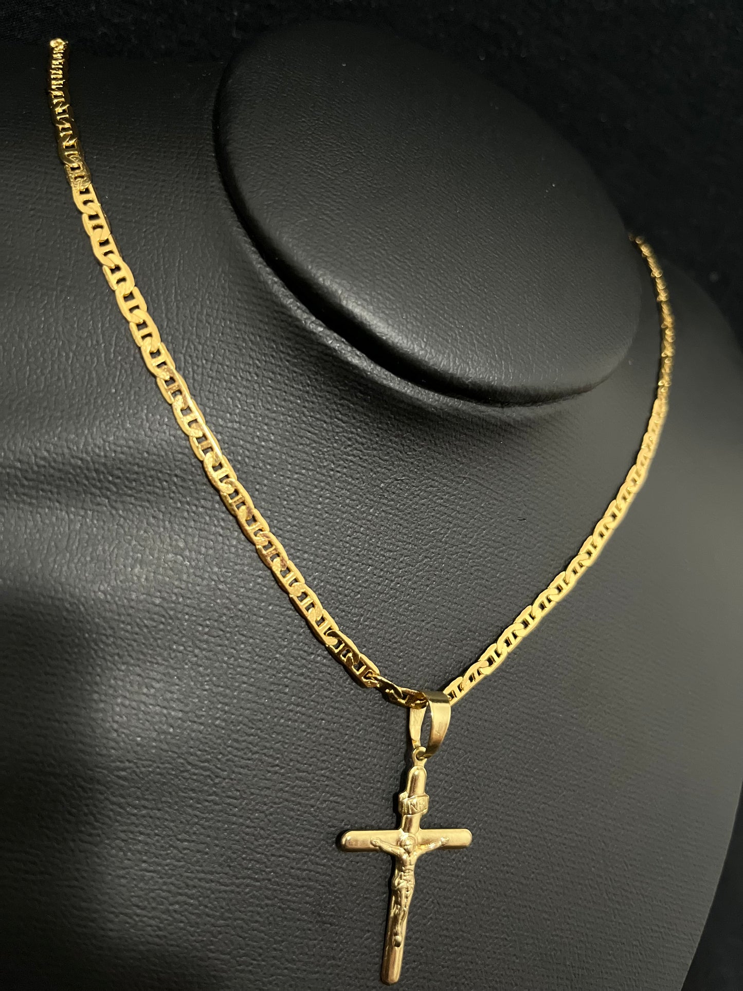CORRENTE PIASTRINE 60CM X 3MM COM PINGENTE DE CRUCIFIXO