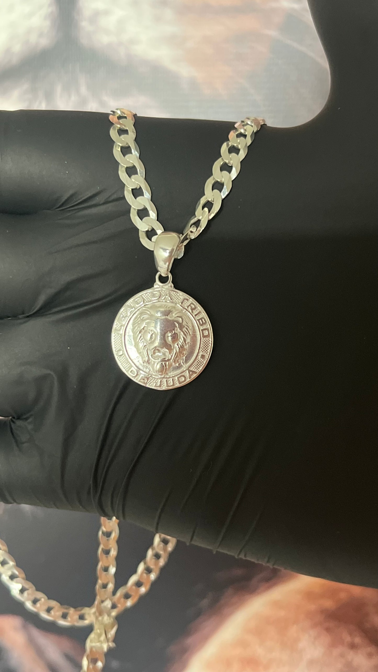 CORRENTE GRUMET 7MM X 70CM + PINGENTE LEÃO DE JUDÁ