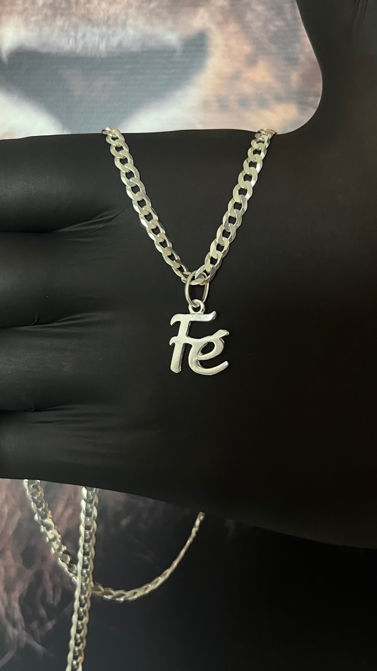 CORRENTE GRUMET 4MM x 70CM + PINGENTE FÉ