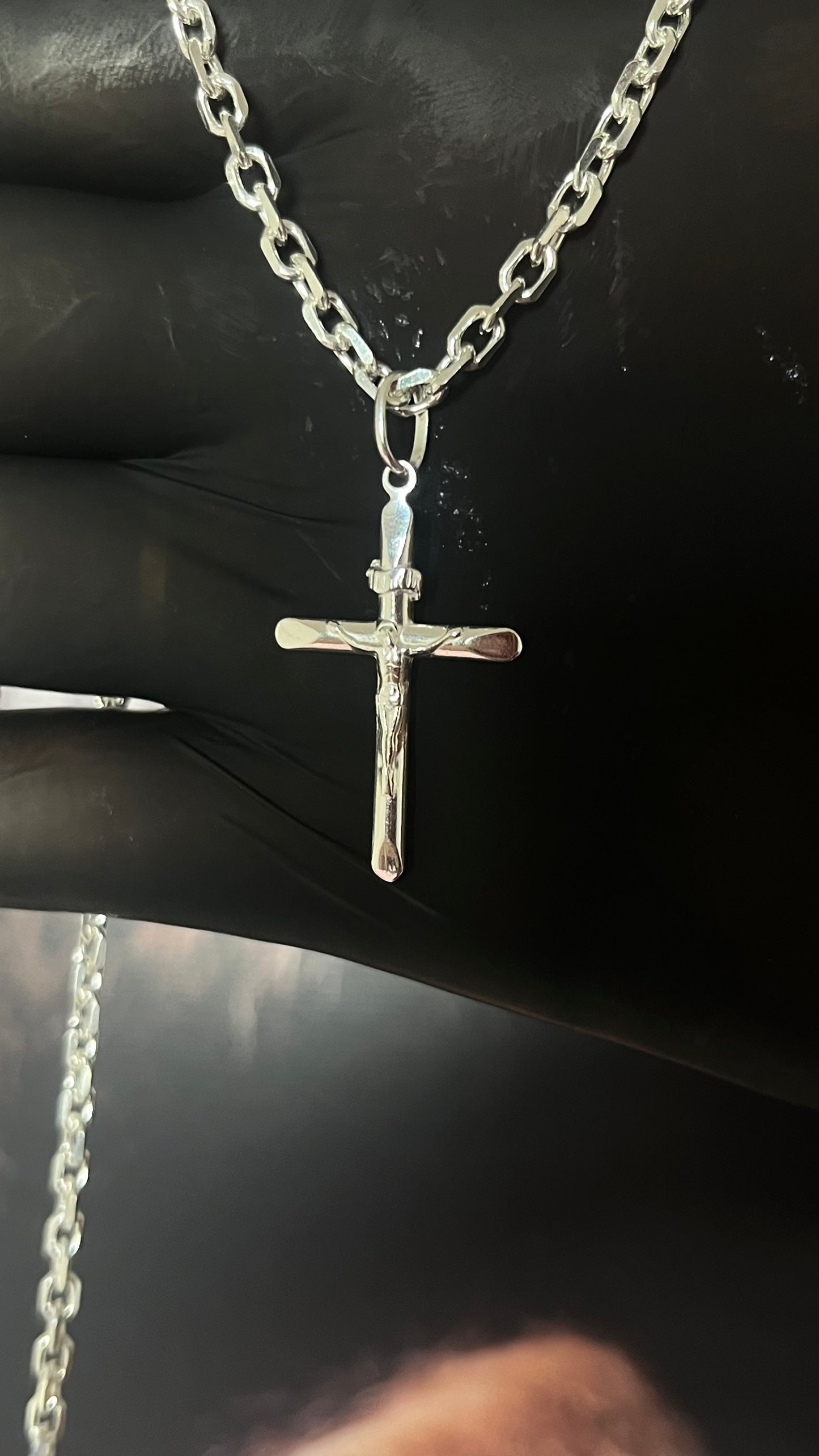 CORRENTE CARTIER/CADEADO 4MM X 70CMM + PINGENTE DE CRUCIFIXO