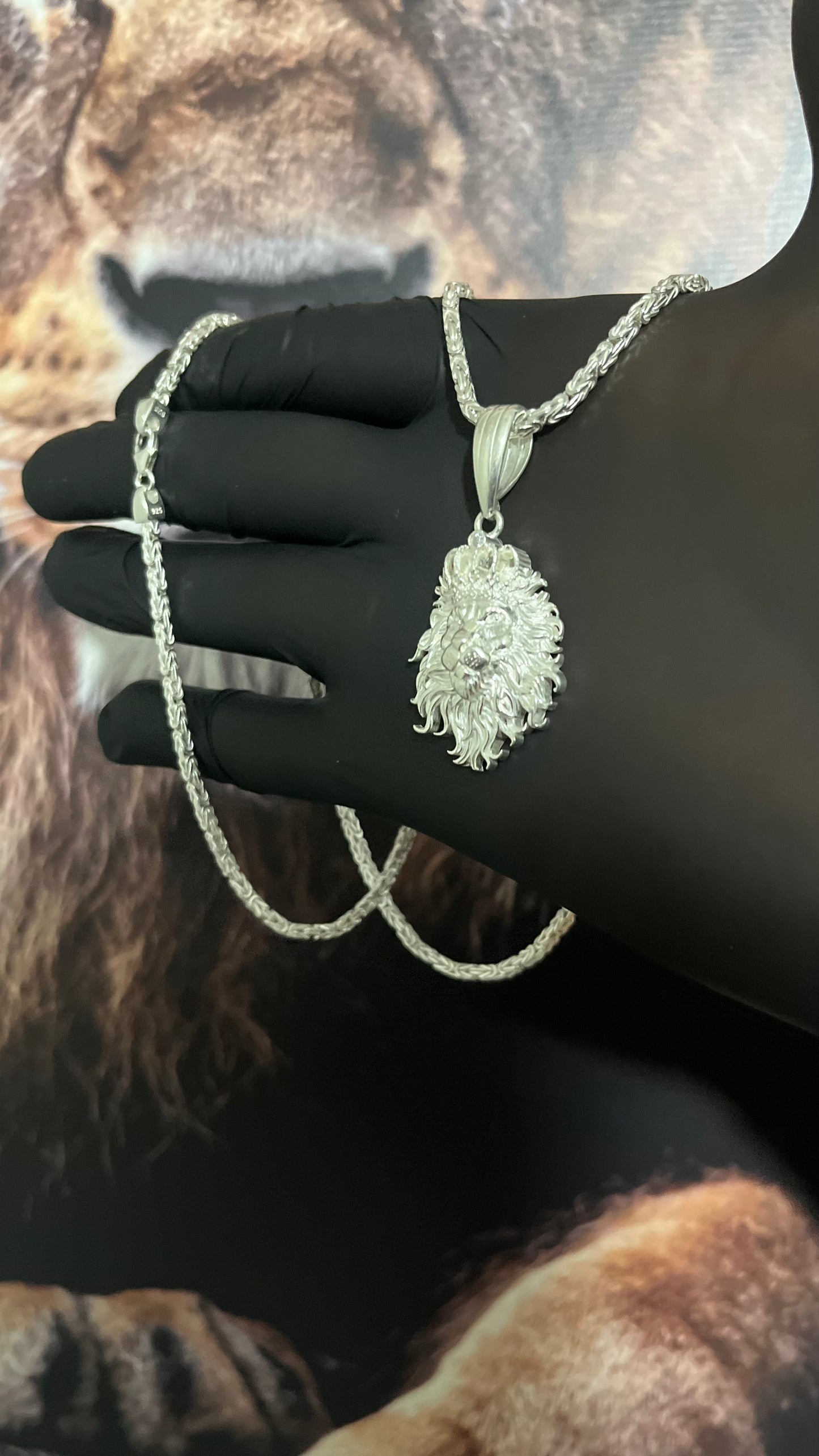 CORRENTE BIZANTINE/PERUANA 4MM X 60CM + PINGENTE LEÃO