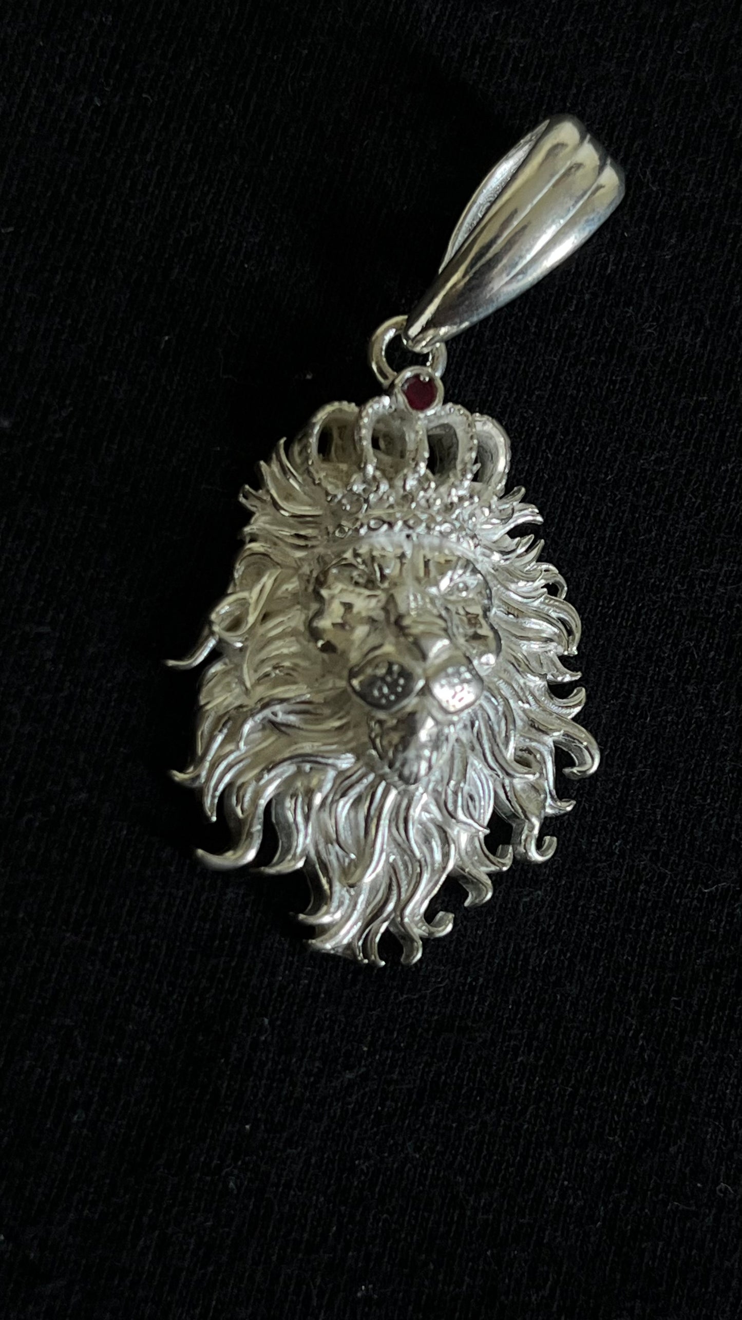 PINGENTE DE LEÃO