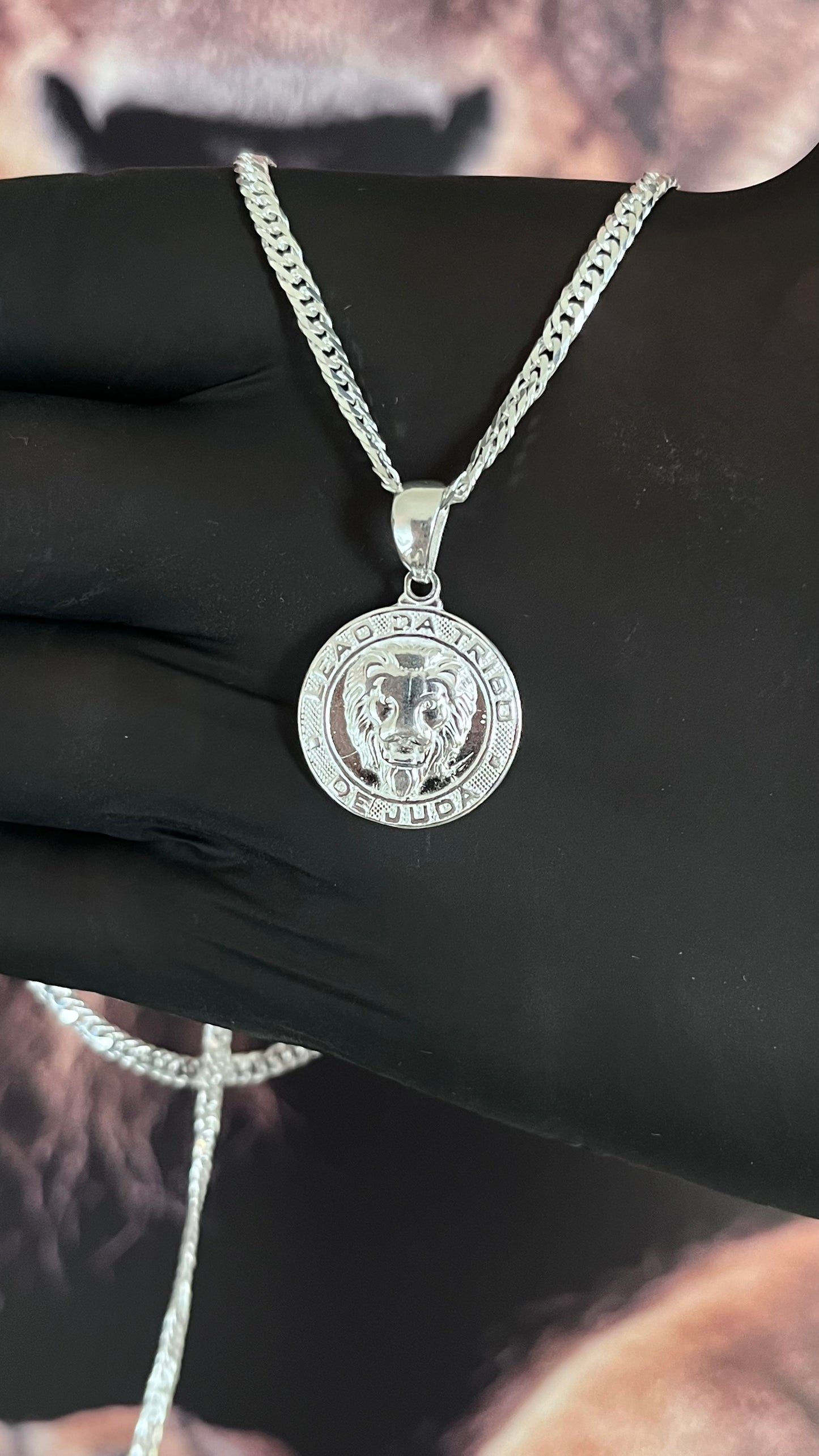 CORRENTE ELO DUPLO 3MM x 70CM + PINGENTE LEÃO DE JUDÁ;
