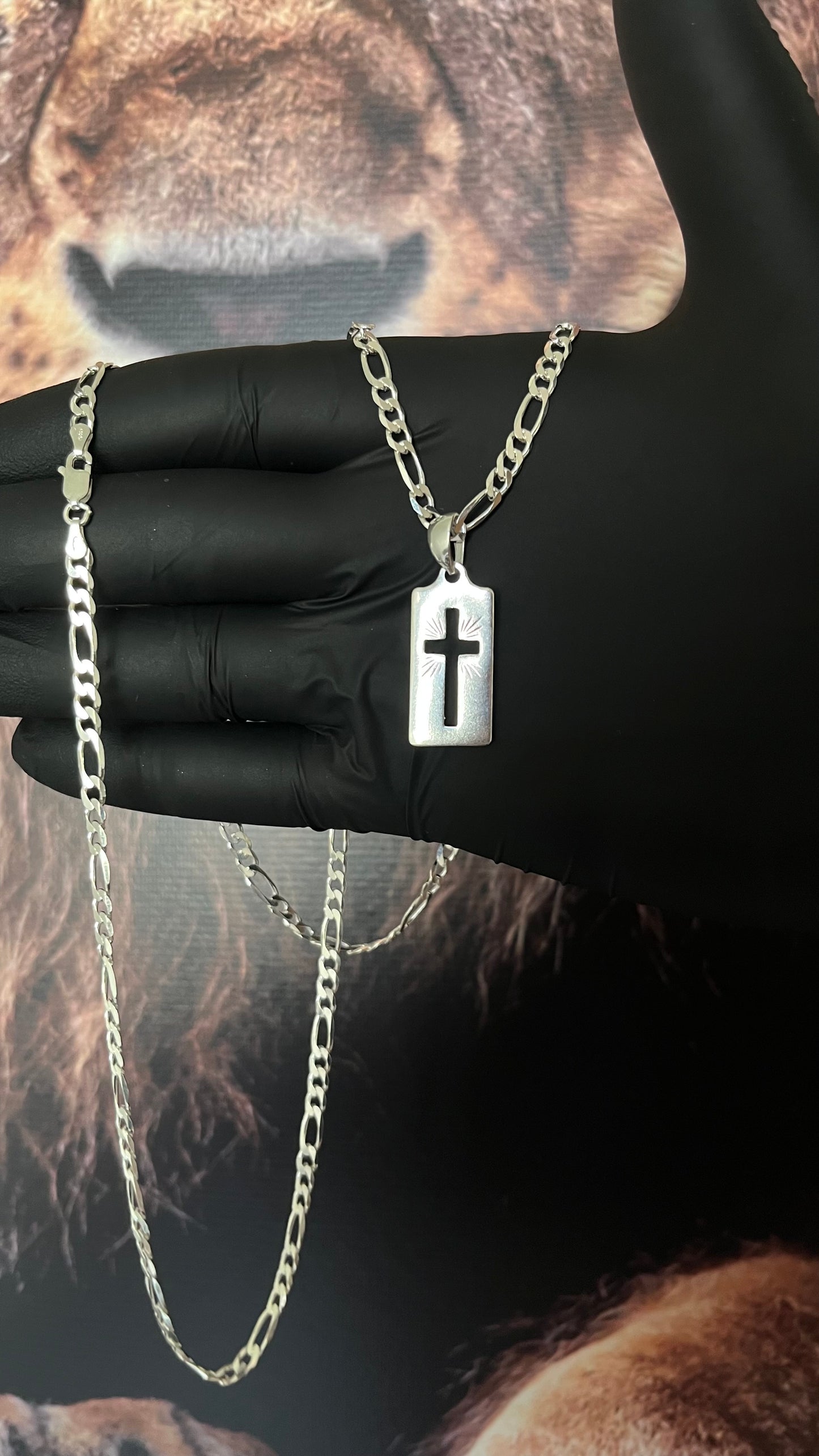 CORRENTE 3x1 4MM x 70CM COM PINGENTE CRUZ DE PLACA