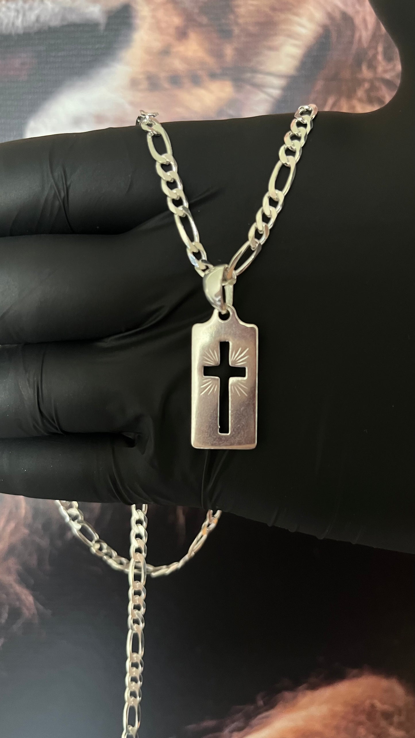 CORRENTE 3x1 4MM x 70CM COM PINGENTE CRUZ DE PLACA