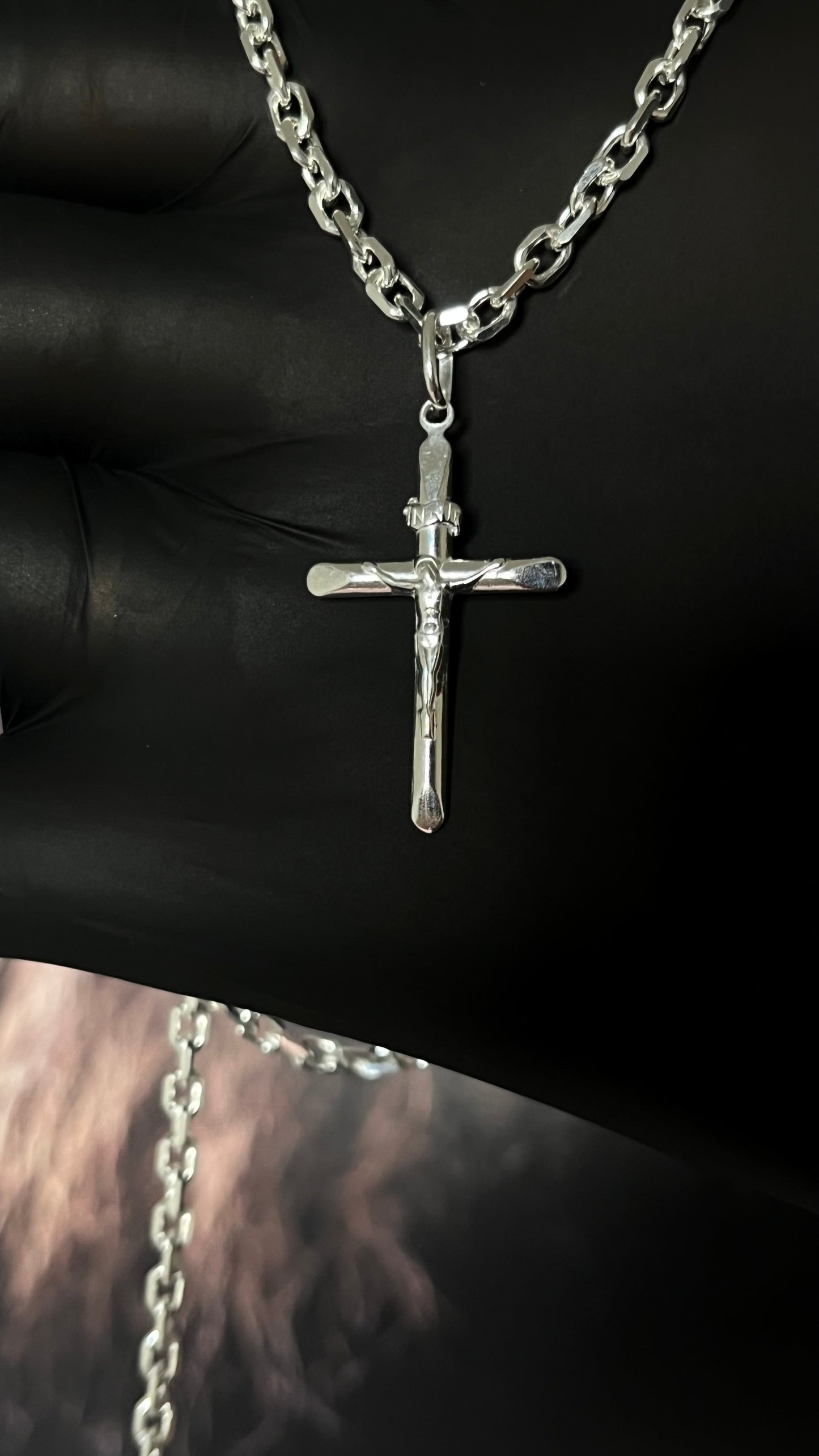 CORRENTE CARTIER/CADEADO 4MM X 70CMM + PINGENTE DE CRUCIFIXO