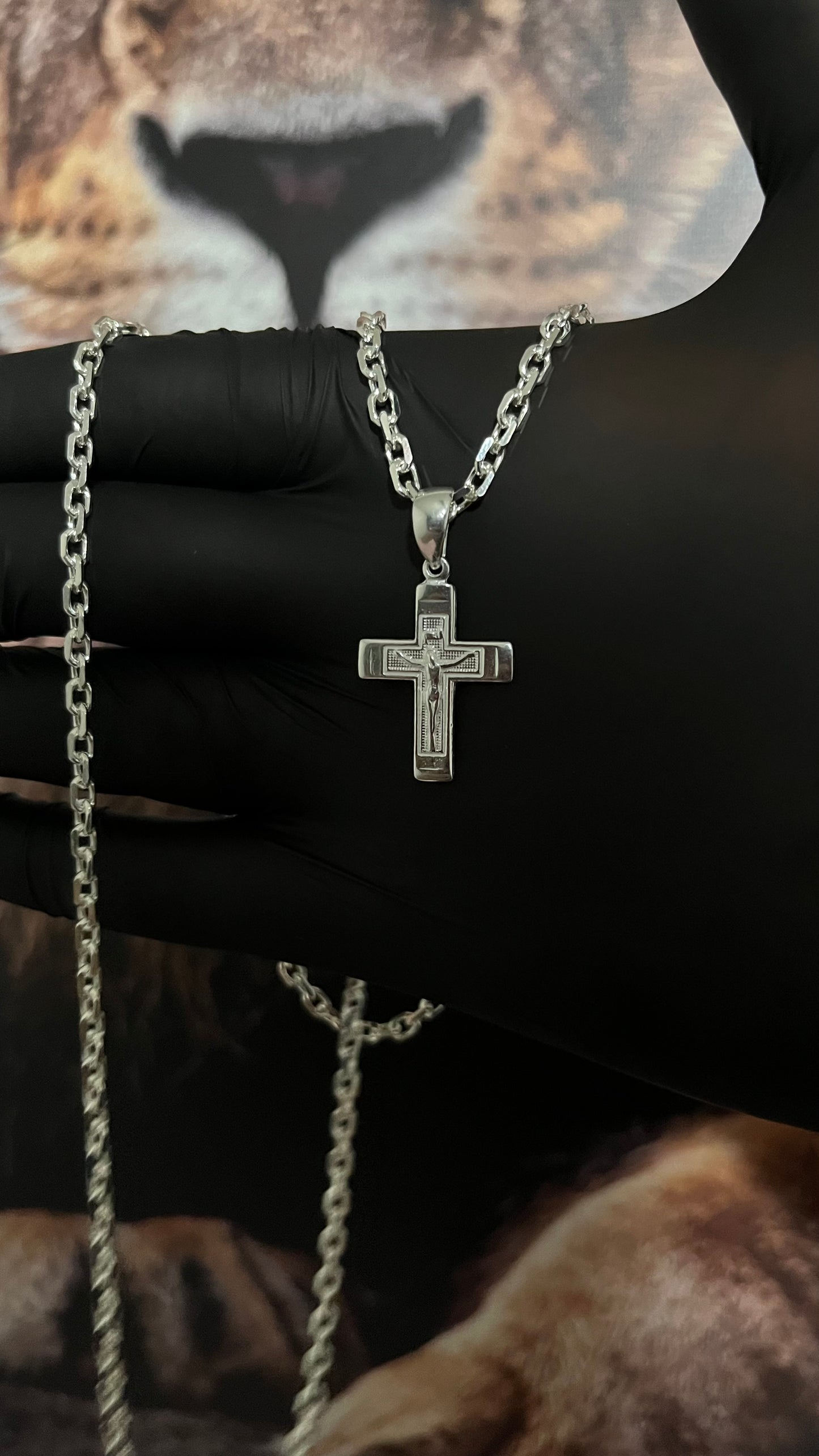CORRENTE CARTIER/CADEADO 4MM X 70CM + PINGENTE DE CRUCIFIXO