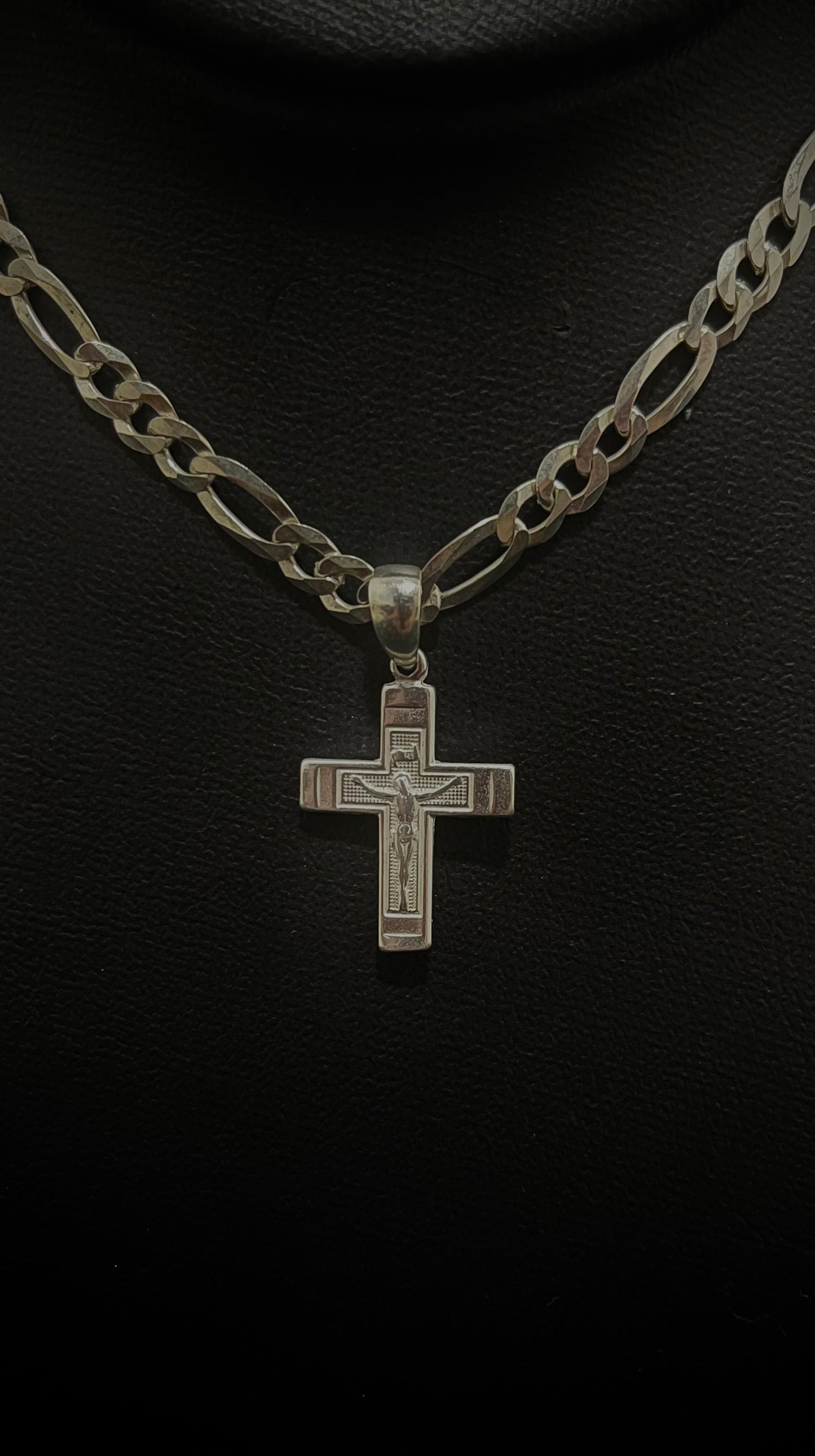 CORRENTE 3x1 70CM X 6MM + PINGENTE CRUCIFIXO