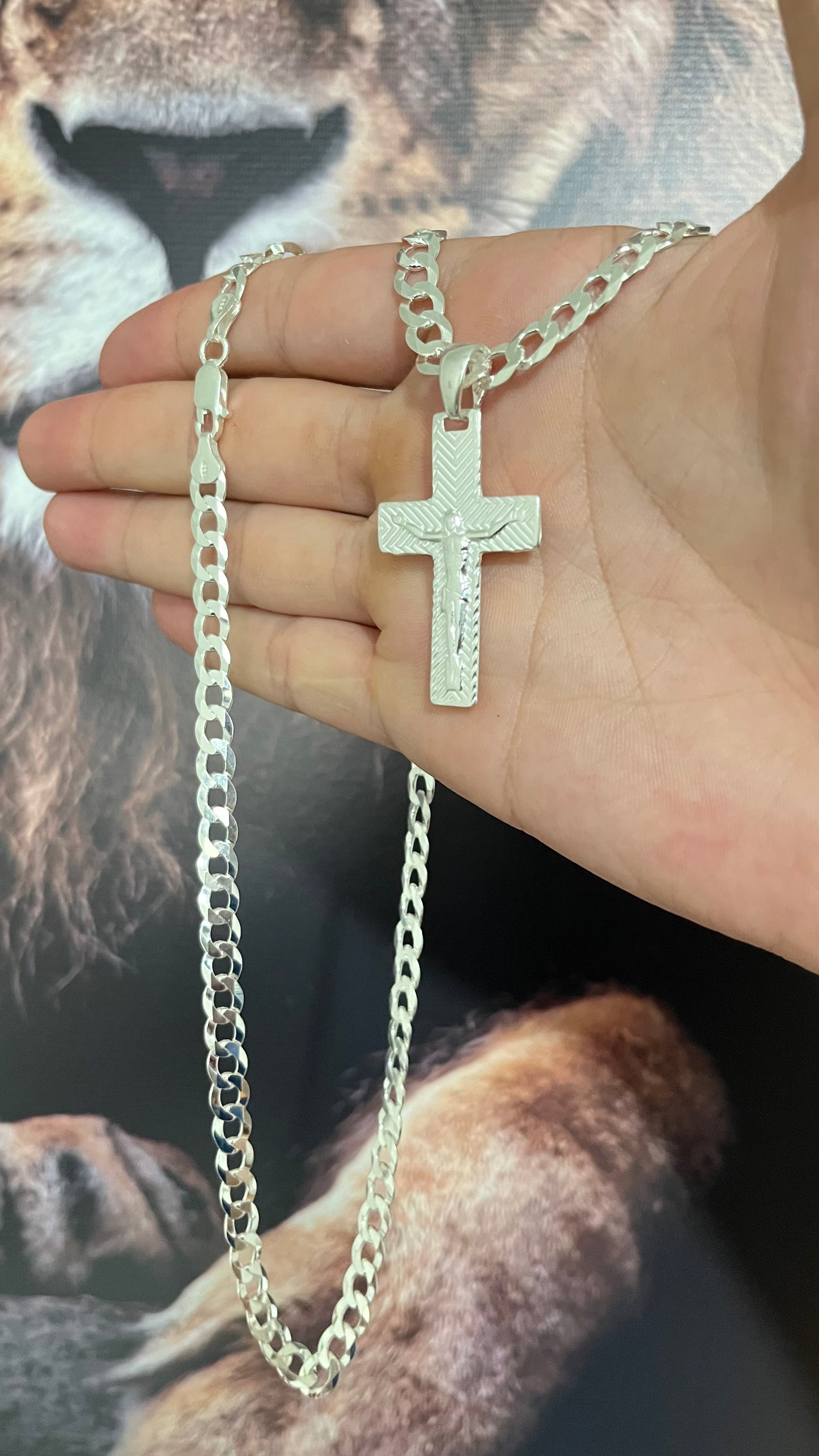 CORRENTE GRUMET 7MM X 70CM COM PINGENTE DE CRUCIFIXO