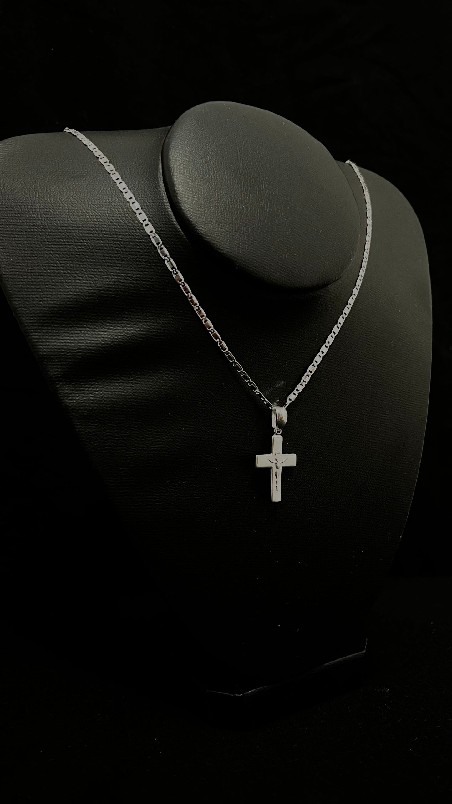 CORRENTE PIASTRINE 3,0MM x 70CM COM PINGENTE DE CRUCIFIXO
